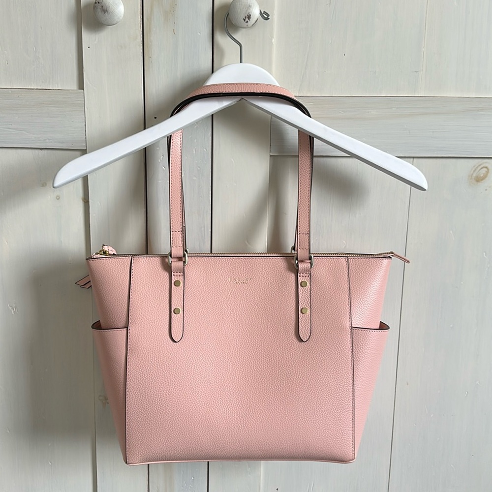 Over the shoulder leather bag/purse. Creamy pink in color. Medium size.